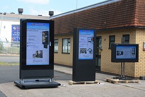 3 kreative Wege LCD Digital Signage Schutzgehäuse zu installieren