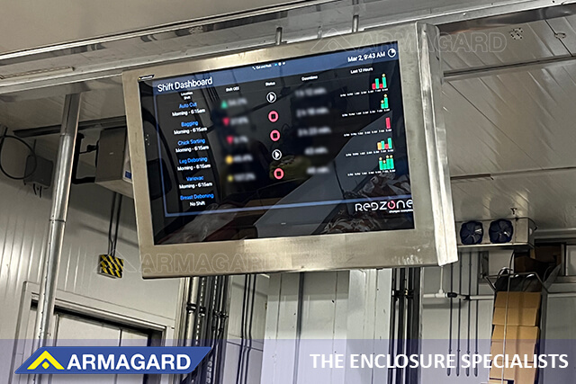 Deckenmontierte Digital Signage in der Fertigung von Armagard