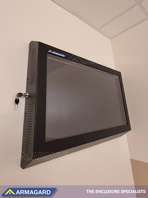 Ein bündig an der Wand montierter Hochsicherheits-TV-Schutz