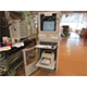 Ein in einer Werkstatt installierter Industrie PC Schrank