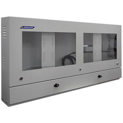 Mit IP54-Schutzart ausgestatteter Industrieller Doppelmonitor-PC-Schrank schützt Monitore und Computer im Inneren vor Staub und Schmutz