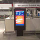 Werbe Totem Outdoor im Einsatz am Gatwick Flughafen
